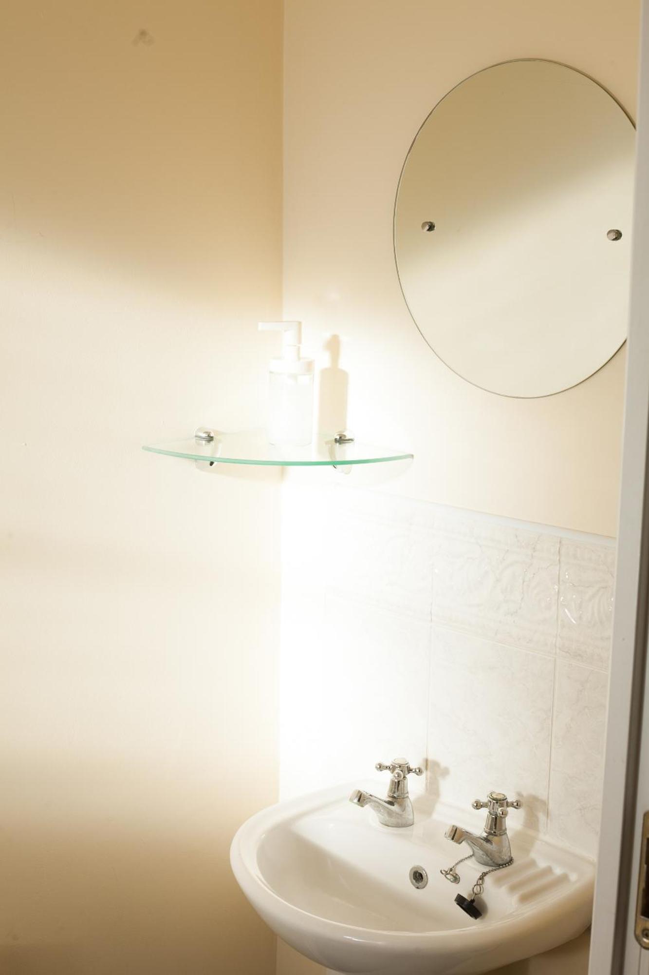 Avril Warwickshire Home Stay نيونياتون المظهر الخارجي الصورة